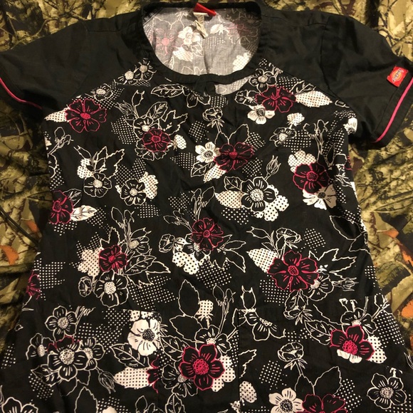 Bundle of FIVE SCRUB TOPS - Picture 3 of 4